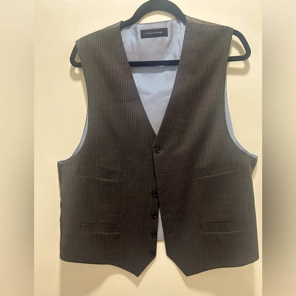 Tommy Hilfiger Mens Gray Pinstripe Pattern Vest Size Large Fabric 100% Wool NWOT - Picture 1 of 3